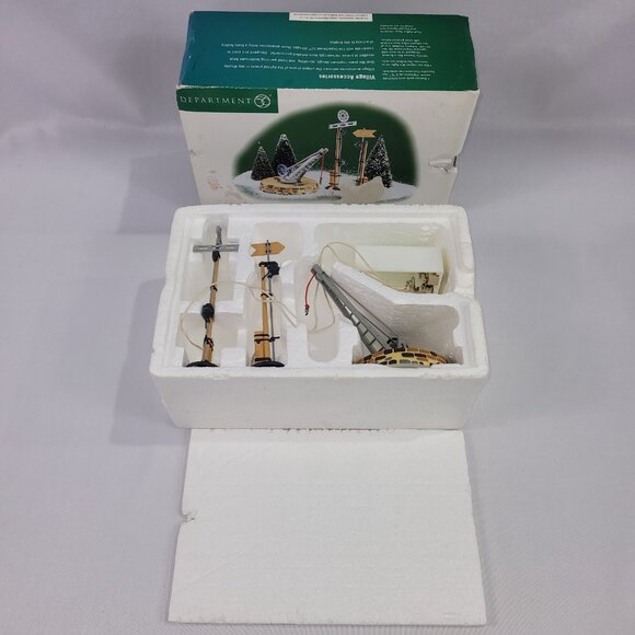 Department 56 Queensbridge Railroad Yard Accessories WORKS - Picture 2 of 3